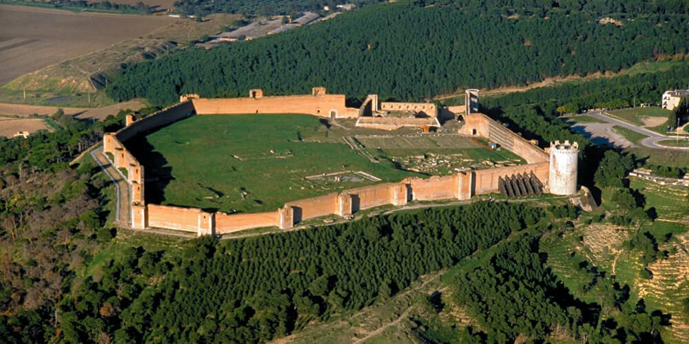 Castello di Lucera: la fortezza svevo-angioina della città più araba della Puglia